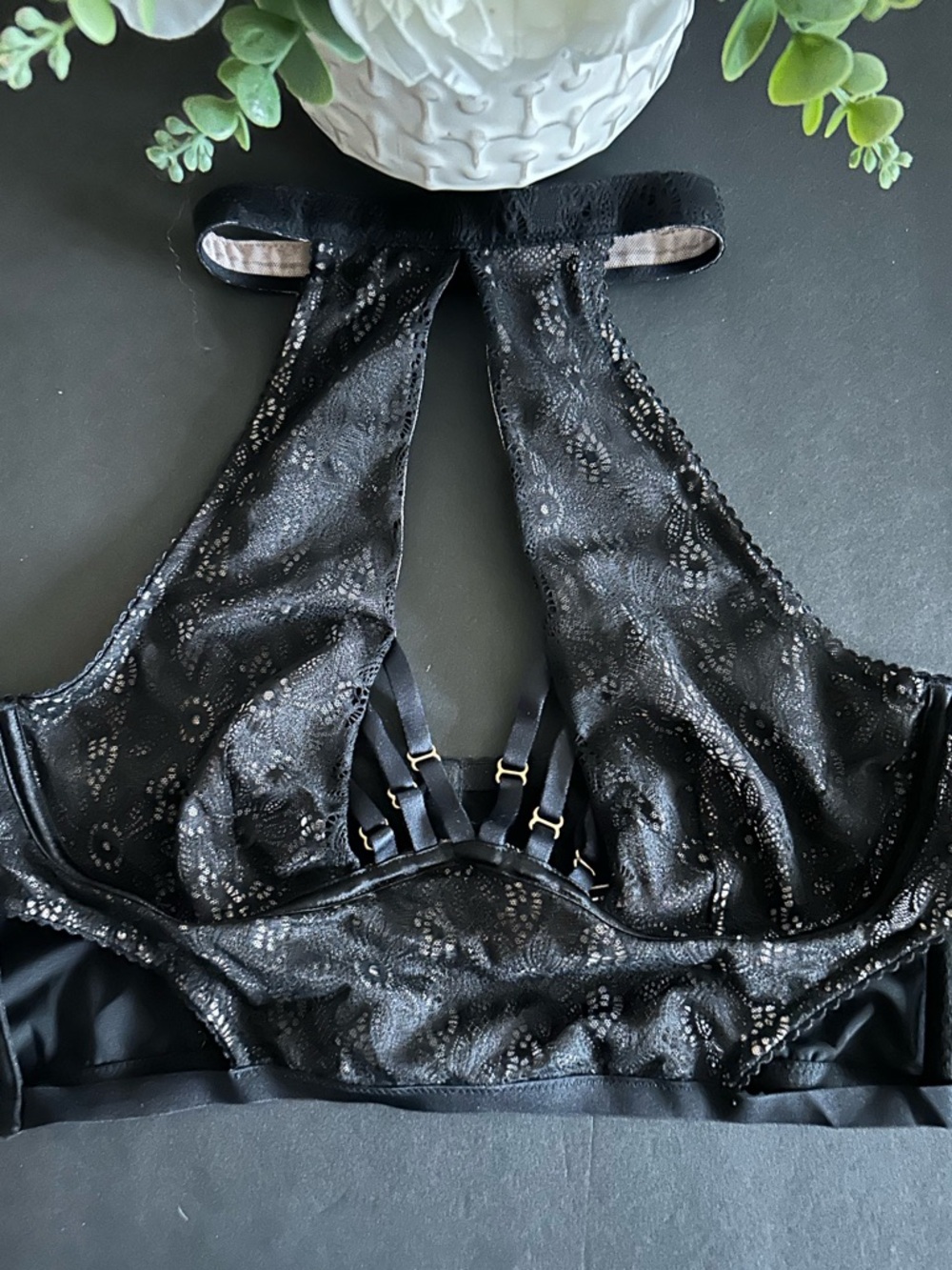 Victoria’s Secret “Very Sexy” Black Lace Strappy Bra – Size L